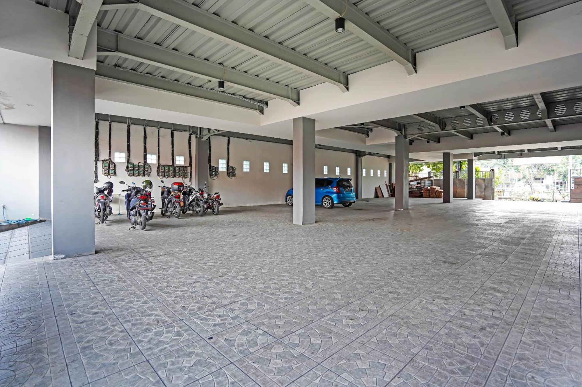 Oyo 90889 Dkb Residence Surabaya Exterior photo