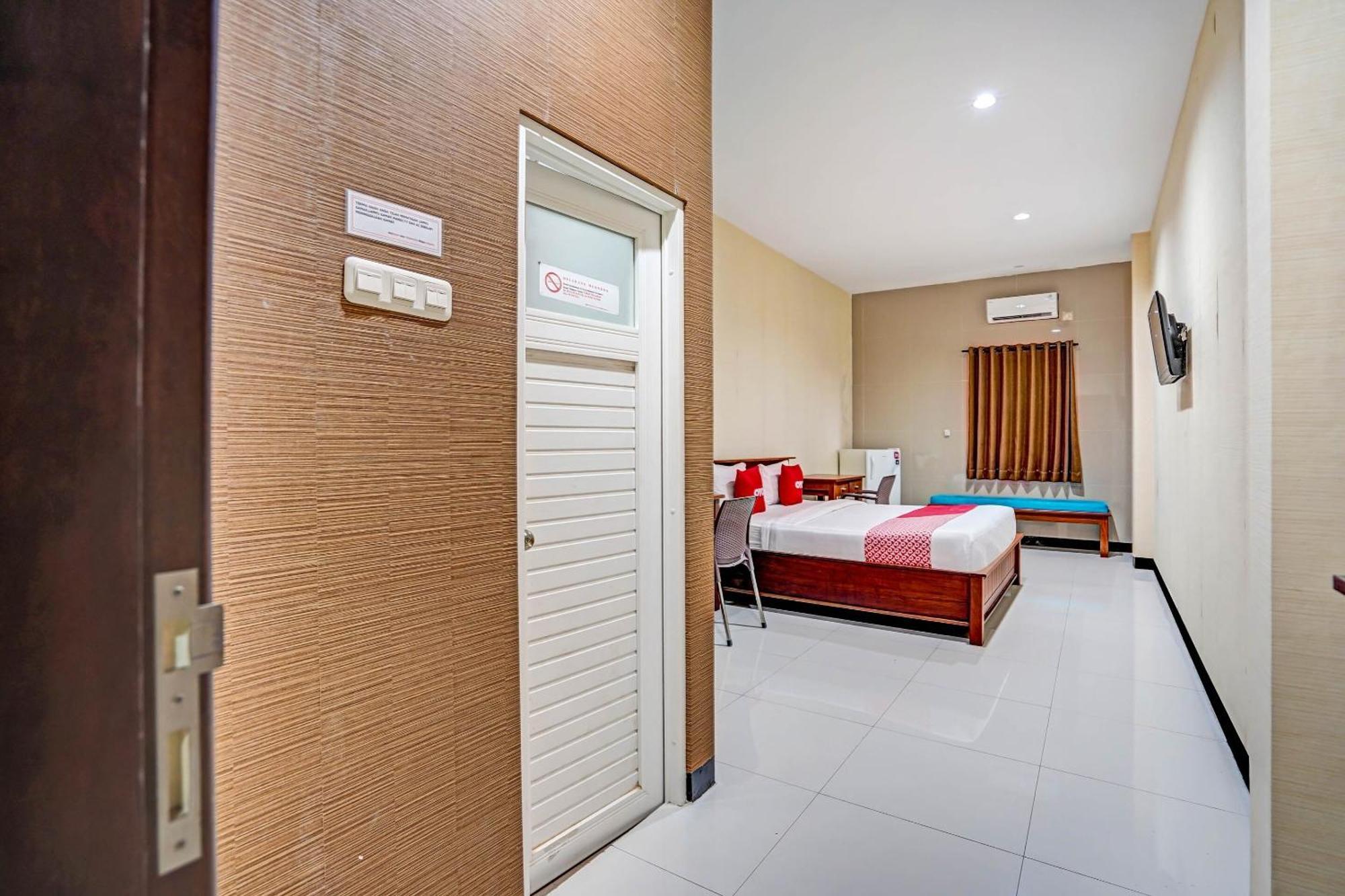 Oyo 90889 Dkb Residence Surabaya Exterior photo