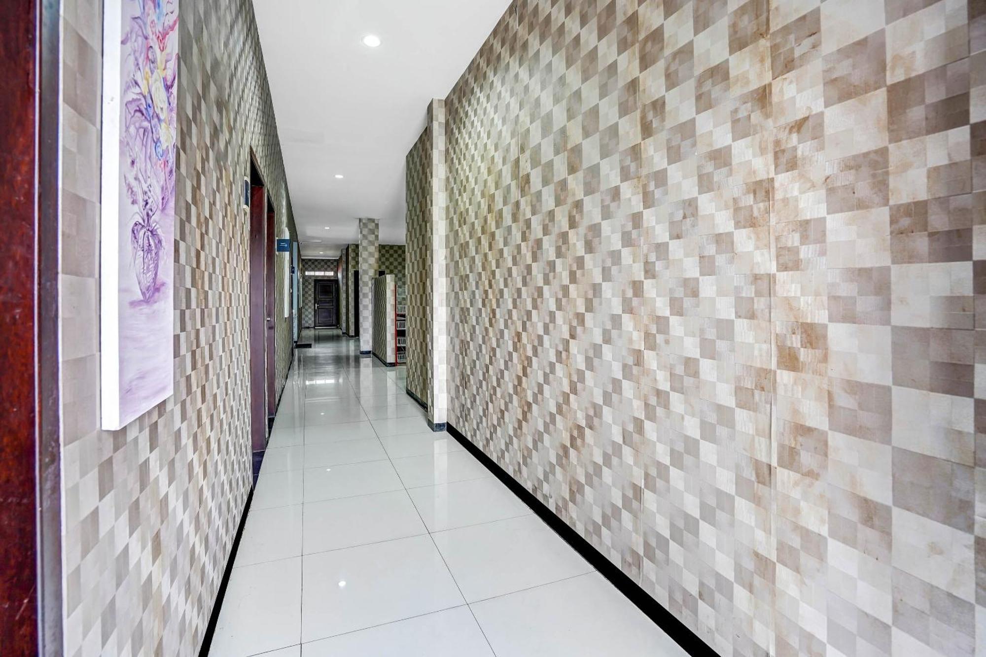 Oyo 90889 Dkb Residence Surabaya Exterior photo