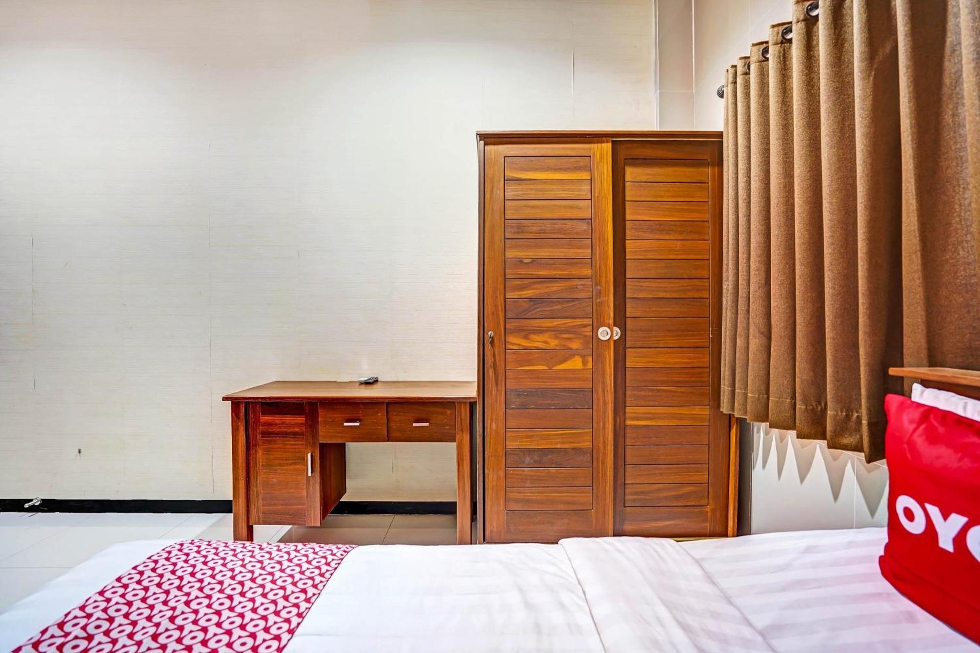 Oyo 90889 Dkb Residence Surabaya Exterior photo