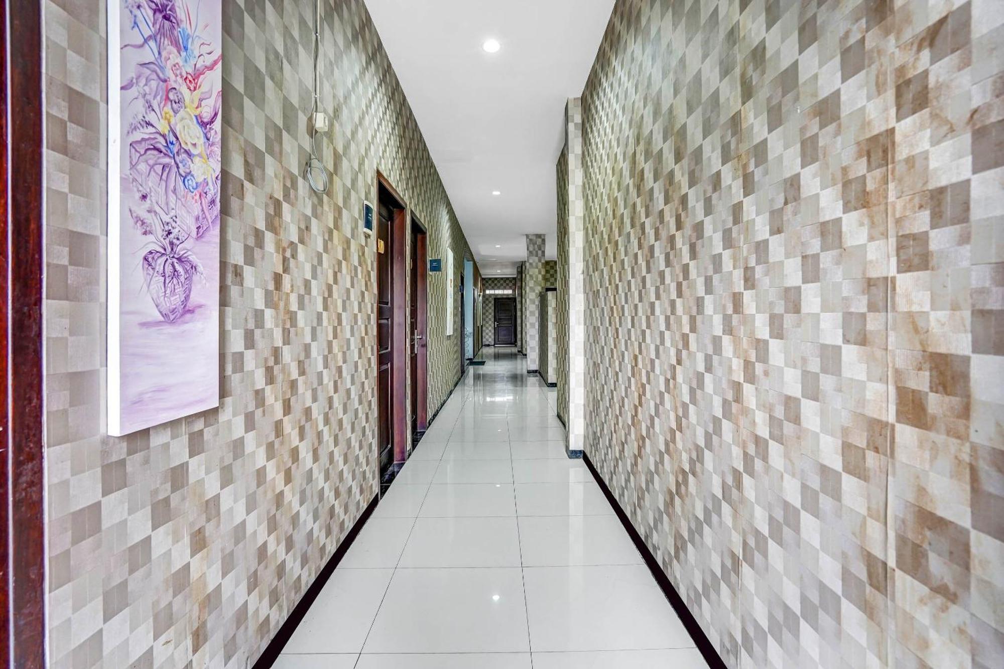 Oyo 90889 Dkb Residence Surabaya Exterior photo